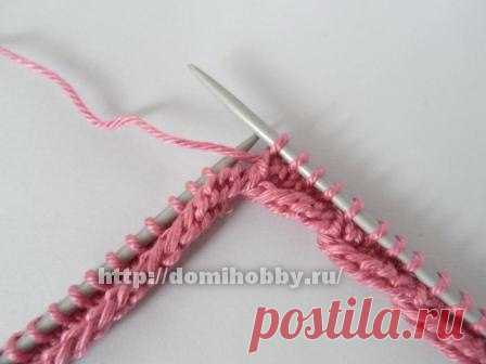 Вязание спицами перекрученной кромки.

#спицы@knittinglove

Это очень простой и легкий способ оформить край изделия при вязании лицевой гладью для получения аккуратной, не растягивающейся и не скручивающейся кромки.

Сделайте классический набор петель в необходимом количестве и вяжите 4 ряда лицевой гладью: 1-й и 3-й лицевой ряд – лицевыми петлями; 2-й и 4-й изнаночный ряд – изнаночными петлями.

В 5-ом лицевом ряду формируется скрученный край. Для этого после провязывания...
