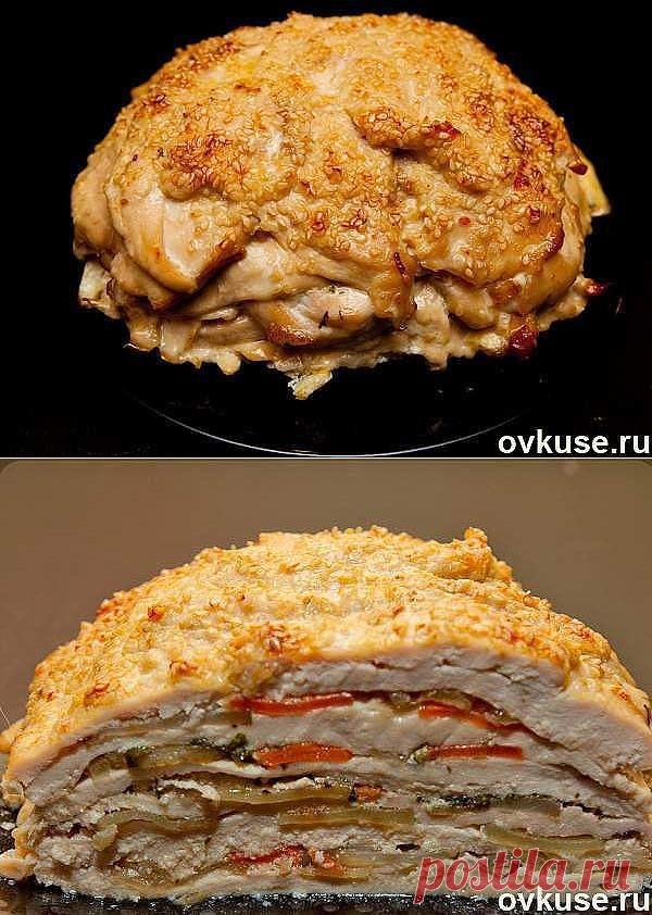 КУРИЦА  "УДИВИТЕЛЬНАЯ".

Вкусное и оригинальное блюдо - готовится из простых продуктов, а выглядит - как деликатес из шикарного ресторана.
  
  Ингредиенты (порция, примерно, на двоих):
  Грудка куриная филе - 500г,
  Морковь средняя - 2шт,
  Лук репка средний - 1шт,
  Картофель не очень крупный - 2-3шт,
  Масло раст.,
  Яйцо - 1шт,
  Кунжут, соль, перец молотый - по  вкусу,
  Зелень.
   
  Приготовление, в подробнее...