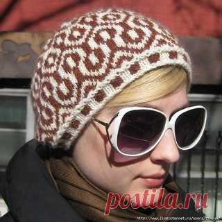 Очень красивая жаккардовая шапочка из альпаки, а воплощения представлены в различных цветовых темах.