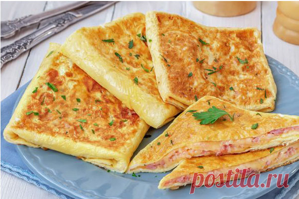Яичные конвертики с сыром и ветчиной

Сытное и вкусное блюдо «с изюминкой», которое можно приготовить всего из 3 ингредиентов, — аппетитные, нежные и румяные яичные конвертики с ветчиной и сыром. Отличная альтернатива привычной яичнице для завтрака или перекус на скорую руку.