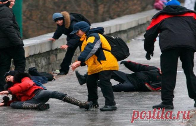 5 хитростей, которые помогут не скользить зимой в обычной обуви Поздняя осень, зима и ранняя весна – это едва ли не самое травмоопасное время. Во всяком случае, когда речь заходит о такой простой вещи, как ходьба на своих двоих. Поскользнуться на льду не составит ...