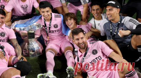 44-й трофей в карьере: Месси забил в седьмом матче подряд и помог «Интер Майами» завоевать Кубок лиг. Лионель Месси привёл «Интер Майами» к первому титулу в клубной истории. В финале Кубка лиг его команда в серии пенальти обыграла «Нэшвилл». Сам аргентинец открыл счёт красивым ударом с линии штрафной в середине первого тайма, а в «лотерее» идеально исполнил свою попытку. В итоге чемпион мира стал лучшим бомбардиром и был признан самым ценным футболистом турнира, а также завоевал 44-й трофей в…