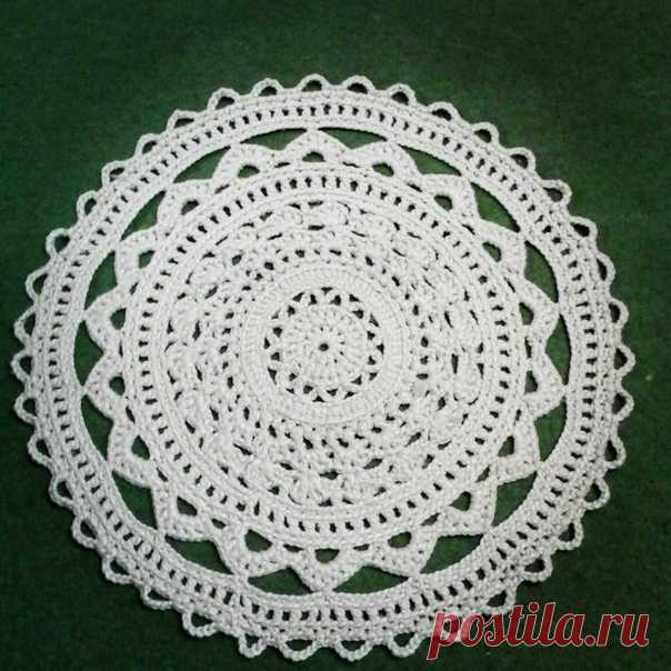Кружевной мягкий коврик из толстой пряжи. #рукоделиеурал #первоуральск #ТМЮлииМальцевой