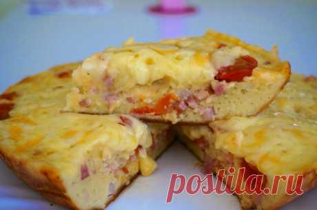 Home food: Омлет - пицца с беконом и черри.