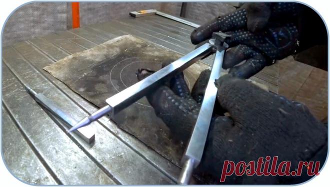 Разметочный циркуль и чертилка по металлу своими руками Здравствуйте, уважаемые читатели и самоделкины!При изготовлении различных металлических деталей очень часто требуется циркуль. А если поверхность заготовки загрязнена, то разметку на ней лучше выполнять чертилкой по металлу.В данной статье Виктор Никитин, автор YouTube канала «РОТОРКОР» расскажет