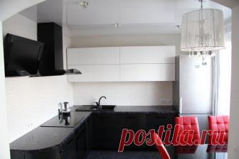 Кухня: элегантный гарнитур и красные стулья Рассказ Сергея, Светланы из Минска:
— Нашей кухне почти год.
Когда приступили к строительству квартиры, начала рисовать план кухни на листиках в клеточку. Разные варианты крепила на холодильник, рассм...