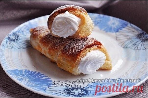 Трубочки с белковым кремом.