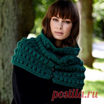 Пелерина с ажурным узором; интересная замена снуду и шали. Крючком. / knittingideas.ru