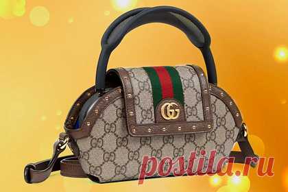 Gucci представил чехол для наушников Apple за 75 тысяч рублей. Итальянский дом моды Gucci представил чехол для наушников Apple AirPods Max за десятки тысяч рублей. Речь идет об аксессуаре «Офидия» с фирменной монограммой бренда стоимостью 980 долларов (75 тысяч рублей). Чехол из неопрена и вискозы. Также он оснащен деталями из кожи и застежкой с золотым логотипом GG.