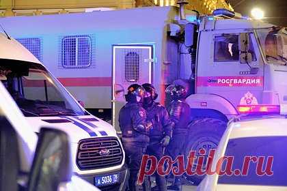 Мигранты устроили стрельбу в результате потасовки в московском кафе. Конфликт мигрантов в одном из кафе в московском районе Зябликово закончился стрельбой. В результате словесной перепалки мужчины решили выйти на улицу, чтобы продолжить разбирательства. В какой-то момент раздался выстрел. Прибывшие на место полицейские зачинщиков конфликта не нашли.