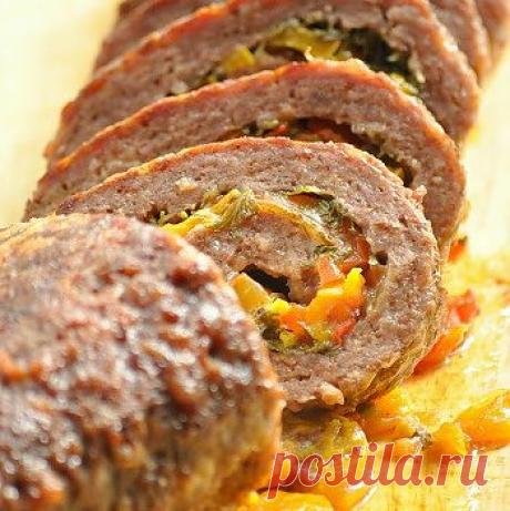 Мясной рулет с болгарским перцем и сыром.