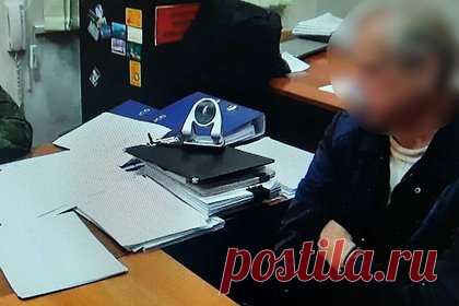 Россиянку застрелили из-за квартирного спора и сбросили тело в колодец. В Волгограде по подозрению в убийстве 61-летней местной жительницы задержали 62-летнего мужчину и его 50-летнего знакомого. На допросе старший из фигурантов рассказал следователям, что запланировал убийство женщины из-за желания завладеть ее квартирой, из-за которой они долго судились.