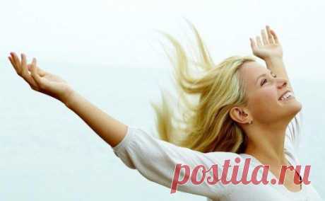 Косметика, красивая одежда, украшения, танцы, комплименты, массаж, общение с подругами, цветы и сладкая пища улучшают состояние гормональной системы женщины. Ей нельзя это запрещать. Это ее здоровье.