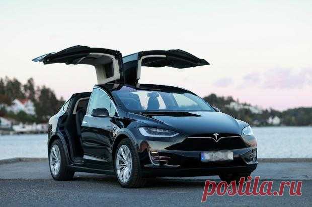 На дороги Швейцарии выехали патрульные полицейские Tesla Model X