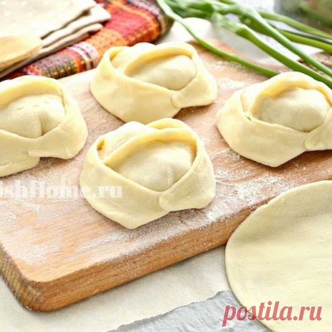 Как лепить манты? Кулинарный мастер-класс Манты – любимое многими мясное кушанье. Приготовить вкуснейшие смачные манты просто в домашних условиях. Многие хозяюшки знают, как лепить манты, используя разнообразные поварские способы.