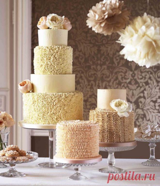 Самые красивые и оригинальные свадебные торты 2017 - фото новинки. Хотите оригинальный и модный свадебный торт или вы ищите необычный торт на свадьбу? Смотрите фото самых красивых свадебных тортов 2017 года.