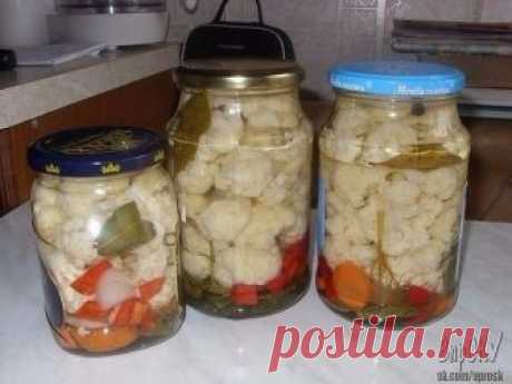 Маринованная цветная капуста

Ингредиенты

Цветная капуста — 2 кочана (2 кг 200 г)
Морковь — 2 шт.
Болгарский перец — 2 шт.
Чеснок — 100 гр.
Лук репчатый — 1 шт. (большая)
Острый перец — по 1-2 шт. на 1-литр. банку
Укроп (зонтики), листья хрена, вишни, смородины
Душистый перец
Гвоздика
Лавровый лист
Уксус 70%

Маринад:
На 1 литр воды — 2 ст.л. соли, 1 ч.л. сахара

Как приготовить

По этому рецепту делаю капусту уже второй раз. В прошлом году делала впервые на пробу несколь...