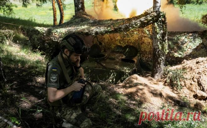 «Страна» узнала детали коррупционных схем по закупкам для армии Украины. Раньше тендеры на поставки выигрывали определенные фирмы, было необходимо одобрение офиса Зеленского. После коррупционных скандалов схема изменилась: для нужных компаний подгоняли технические условия тендера