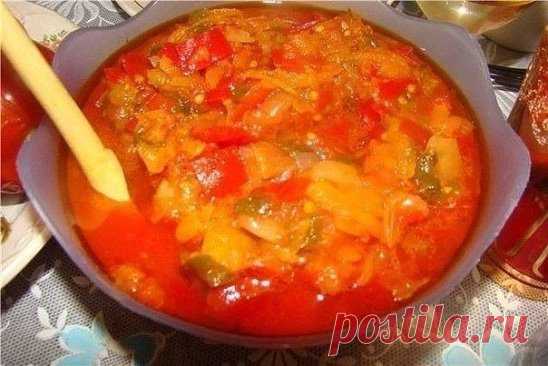 Лечо
Рецепт, проверенный годами. Делаю каждый год по 2 порции - всегда не хватает. Лечо получается сладкое, детям особенно нравится.
Нам потребуется:
3 кг помидор
1,5 стакана сахара
1 стакан растительного масла
8-10 горошин черного перца
2 столовые ложки соли
3 лавровых листа
2 столовые ложки уксуса 9%
3 кг сладкого перца
1) помидоры проворачиваем через мясорубку, ставим кипятить, добавляя туда сахар, масло, черный перец, соль, лавровый лист, уксус.
2) кипятим 30 мин, зате...