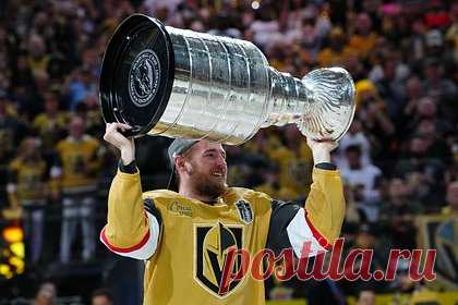 Двоих россиян включили в топ лучших свободных агентов НХЛ. Национальная хоккейная лига (НХЛ) опубликовала список лучших свободных агентов. В топ вошли два российских хоккеиста: нападающий «Вегас Голден Найтс» Иван Барбашев, завоевавший в завершившемся сезоне вместе с командой Кубок Стэнли, и форвард «Нью-Йорк Рейнджерс» Владимир Тарасенко.