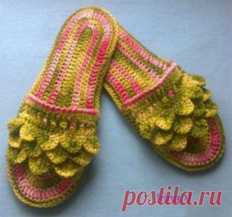 Тапочки крючком с узором Чешуйки