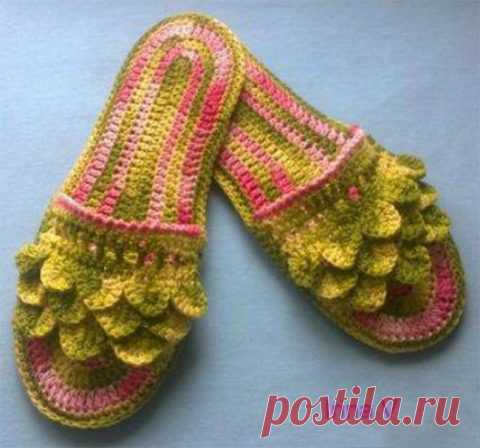 Тапочки крючком с узором Чешуйки