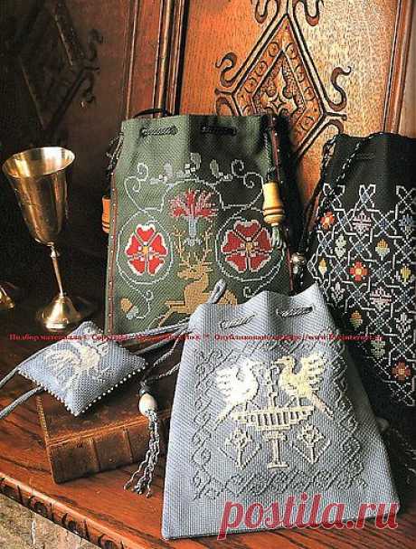 Косметички, саше, игольницы и кисеты ...вышитые крестиком.