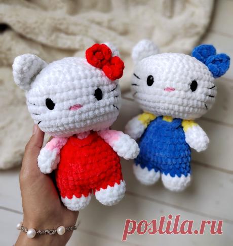 PDF Плюшевые Котята крючком. FREE crochet pattern; Аmigurumi toy patterns. Амигуруми схемы и описания на русском. Вязаные игрушки и поделки своими руками #amimore - котята Хелло Китти, плюшевый котик Hello Kitty, кошечка из плюшевой пряжи, кошка, кот, котёнок.