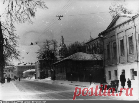 Гороховский переулок , дом 11. Одноэтажный особняк. Тут моя семья прожила с 1961 по 1966 гг.