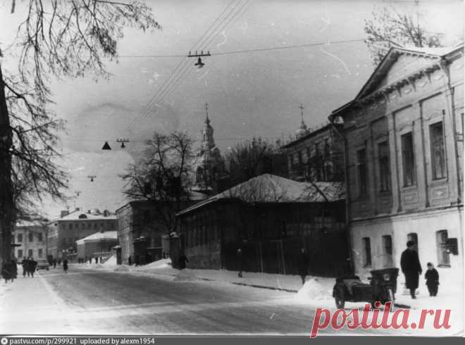 Гороховский переулок , дом 11. Одноэтажный особняк. Тут моя семья прожила с 1961 по 1966 гг.