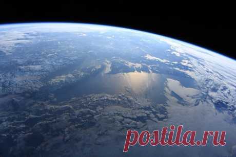 CША испугались российского спутника-матрешки. На околоземной орбите находится российский спутник-матрешка, способный уничтожать американские космические аппараты, передает РИА Новости заявление главы Космического командования США генерала Джона Рэймонда. Военный испугался, что данный спутник мешает США использовать космос для преумножения своих возможностей.