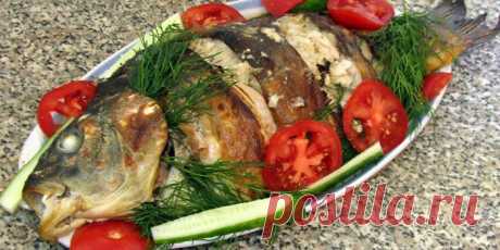Карп, запеченный в духовке - рецепты приготовления целой, фаршированной или рыбы в сметане с фото Карп, запеченный в духовке – блюдо, имеющее узнаваемый аромат и яркий вкус. Ознакомьтесь с популярными рецептами: как сделать рыбу, чтобы приготовить отменный ужин всей семье?