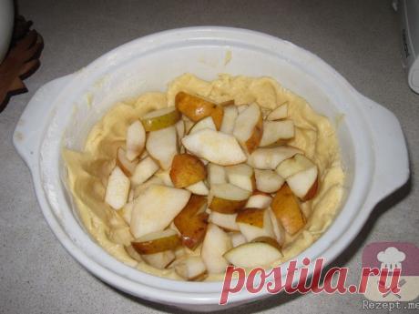 Песочный пирог с грушами, карамелью, а котором безе – как вишенка на торте – Лови Рецептик