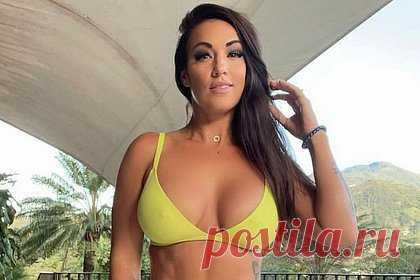 Бывшая учительница из христианской школы объяснила причину ухода в порно. Порноактриса Кортни Тиллиа, которая до ухода в секс-индустрию работала учительницей в христианской школе для детей с аутизмом, рассказала, почему решила сменить профессию. «Пока я не бросила работу в школе, я чувствовала себя оторванной от себя самой и от Бога», — рассказала она.