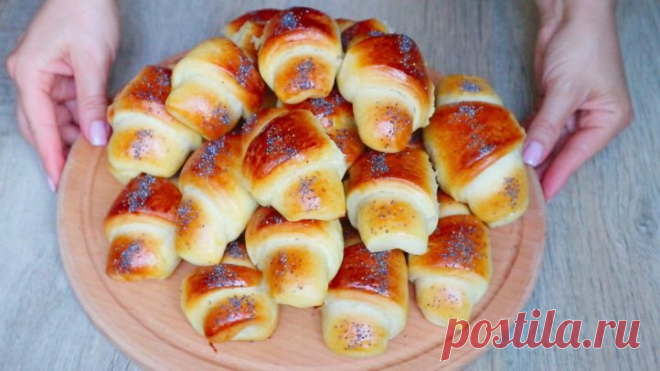 1 ст кефира, 2 яйца, 3 ст муки, дрожжи и сгущенка для самых вкусных в мире рогаликов на кефире - Сабрина Очень вкусные, нежные, как пух и воздушные рогалики. Удивите свою семью, приготовив их на ужин. Продукты Для теста: Кефир (тёплый) – 250 г Масло сливочное – 80 г Сахар – 70-80 г Яйца – 2 шт. Мука – 520 г + для работы с тестом (примерно 3-3,5 стакана) Дрожжи сухие – 7-8 г (примерно 2 […]