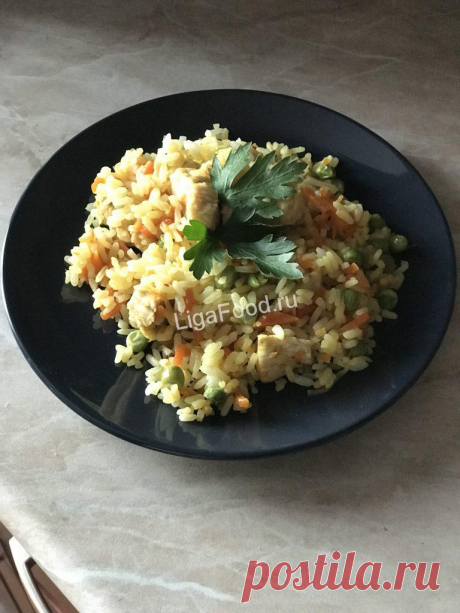 Яркий рис с курицей