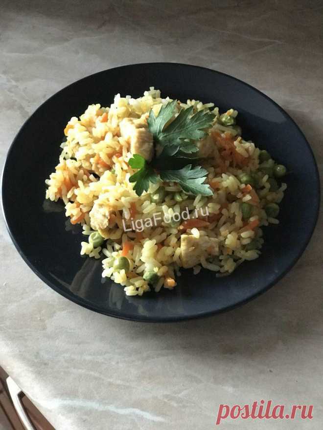 Яркий рис с курицей