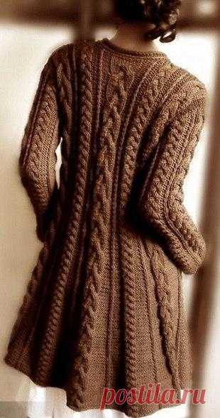 Пальто с узором из кос схема и описание. Вязаное пальто спицами с описанием |
