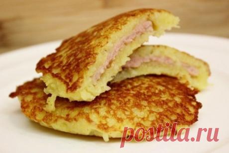 Картофельные блины 
ИНГРЕДИЕНТЫ:● картофель 400 гр● яйцо 2 шт● кефир 250 мл● мука 5 ст.л. (с горкой)● сыр твёрдый 80 гр● лук репчатый 1 шт ● соль 1 щепотка● растительное масло для жаркиПРИГОТОВЛЕНИЕ:Сырой картофель нате…