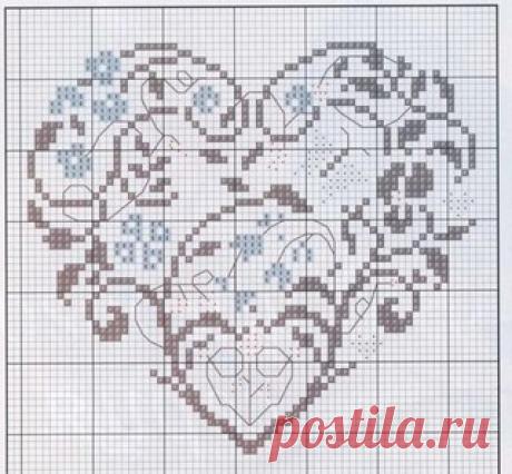 Вышитая подушка с сердечками.