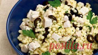 Кускус. Рецепты с кускусом, блюда с кускусом Блюда с кускусом вошли в моду в России не так давно; год от года кускус становится всё более и более популярным. Готовить его легко; практически все рецепты с кускусом можно реализовать минут за 15, так что в ритме современной жизни это продукт очень