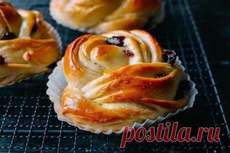 Булочки с изюмом