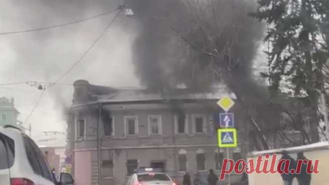 Стали известны подробности о пожаре в Москве. Пожар произошел на втором этаже административного здания, расположенного на улице Гиляровского в Москве. К текущему моменту возгорание локализовано, сообщается в официальном Telegram-канале МЧС РФ. Как рассказали в ведомстве, сотрудники ...