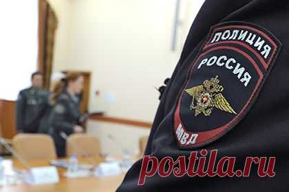 Московского полицейского задержали по подозрению в мошенничестве: Криминал: Силовые структуры: Lenta.ru