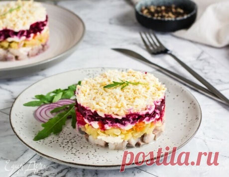 Нутрициолог поделился рецептом диетической селедки под шубой 20.12.22