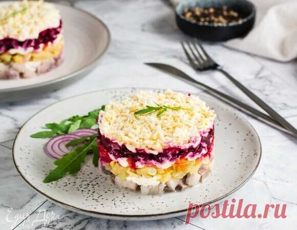 Нутрициолог поделился рецептом диетической селедки под шубой 20.12.22