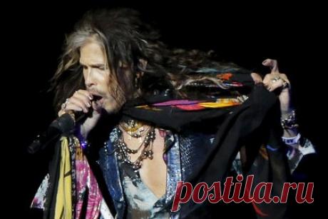 Aerosmith анонсировала прощальный тур. Американская рок-группа Aerosmith в своем Twitter-аккаунте анонсировала прощальный тур, который начнется в сентябре этого года. «После 50 лет, 10 мировых турне и выступлений для более чем 100 миллионов фанатов... Настало время для последнего рывка!», — говорится в сообщении.