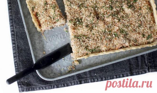 Пирог с рыбой и соусом бешамель