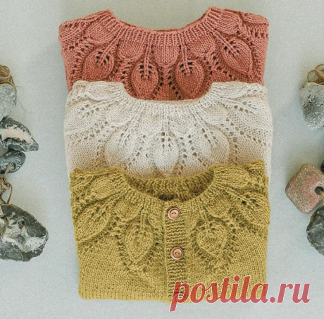 Вяжем красивый джемпер с листиками и круглой кокеткой спицами