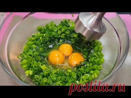 Взбейте зеленый лук с яйцом, и вы будете в восторге от результата! Вкуснота к чаю за копейки